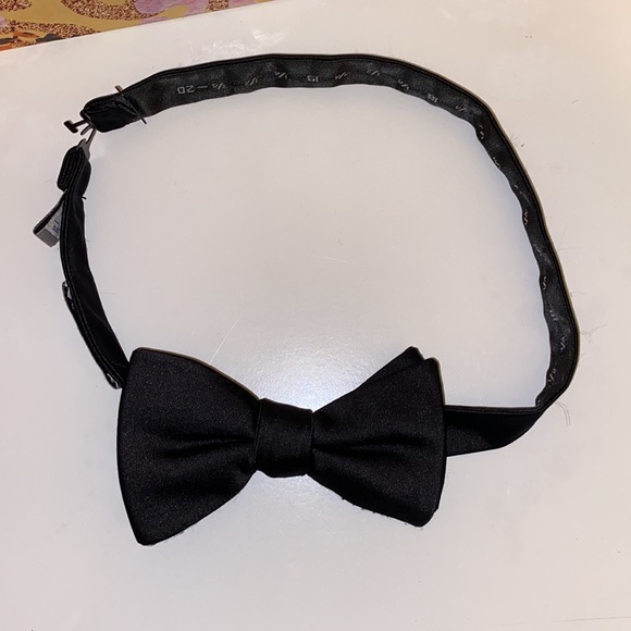 Goodiellow & Co | men’s bow tie | black | adjustable - Picture 2 of 4